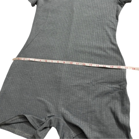 Gray Ribbed Short Sleeve Romper. Grey. Size L. New. - Picture 8 of 10